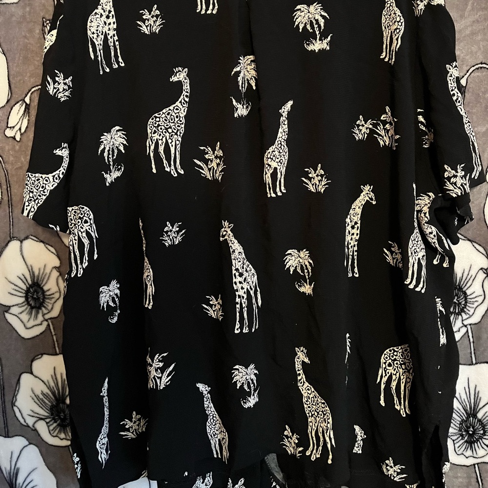 Draper's & Damon's Giraffe and Palm Tree Short Sleeve Button Top | SIZE 2X